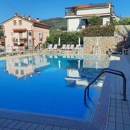 Appartamento Nuccia - Box Auto Gratuito E Biancheria Inclusa Pietra Ligure Exterior foto